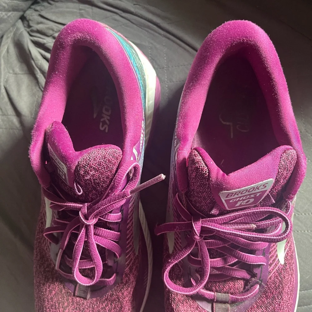 Brooks Women’s maroon Ghost 10 Sneakers